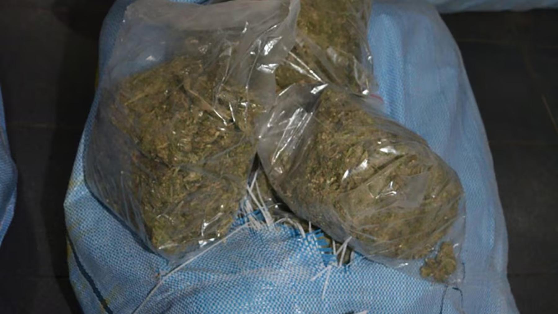 La Gendarmería requisó un total de 17 bolsas de arpilleras con 364 paquetes con marihuana para la venta